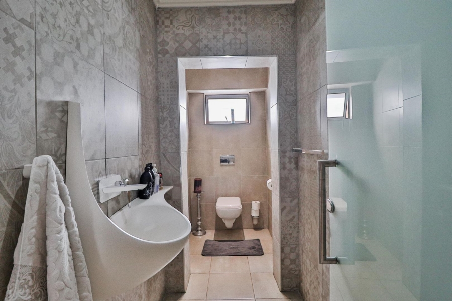 4 Bedroom Property for Sale in Boschenvaal River Front Lodges Free State